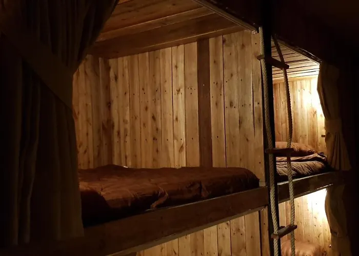 Hostel Cozy Cabin Close To Night Market, Mrt, Bts, Airport Train Station Bangkok