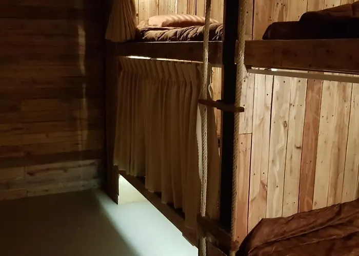 Cozy Cabin Close To Night Market, Mrt, Bts, Airport Train Station Hostel Bangkok